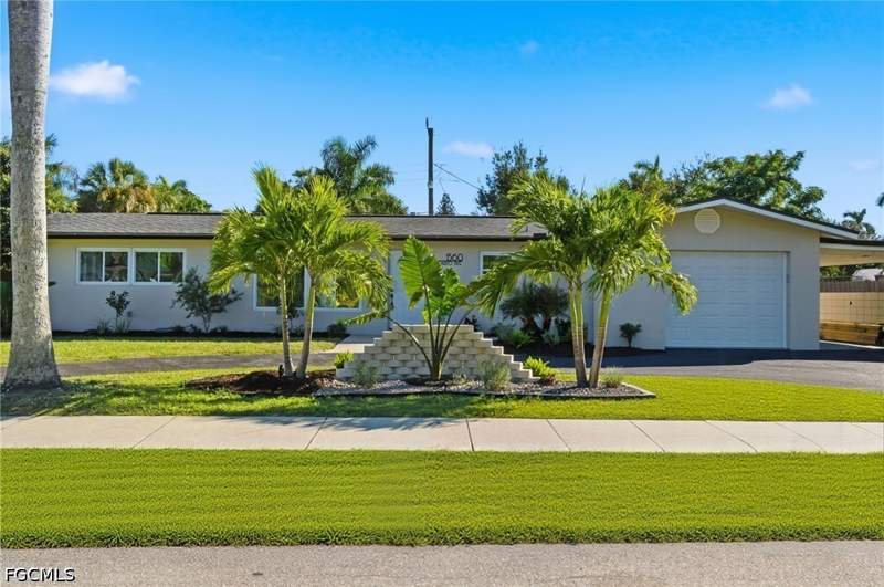 3 bedroom SingleFamilyResidence at 1560 Ricardo Ave, McGregor Estates, Fort Myers — photo 2