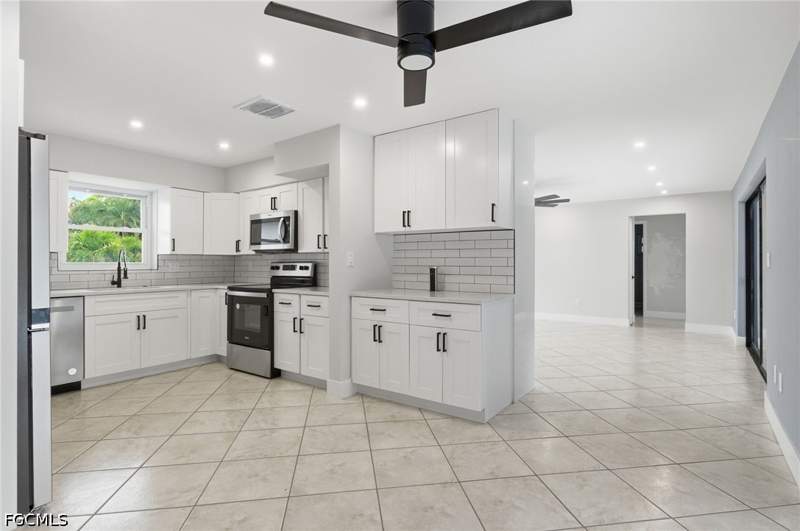 3 bedroom SingleFamilyResidence at 1560 Ricardo Ave, McGregor Estates, Fort Myers — photo 4