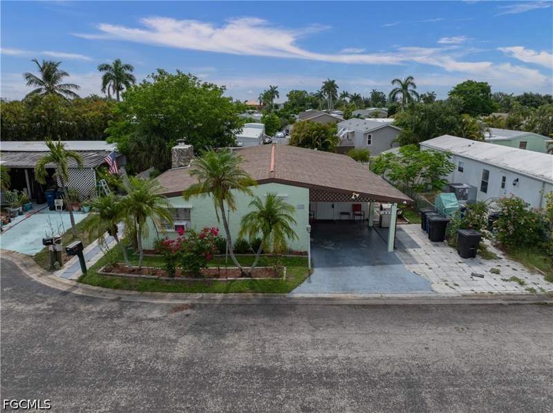 3 bedroom ManufacturedHome at 16200 Cathy Ct, Coastal Estates, Fort Myers — photo 2