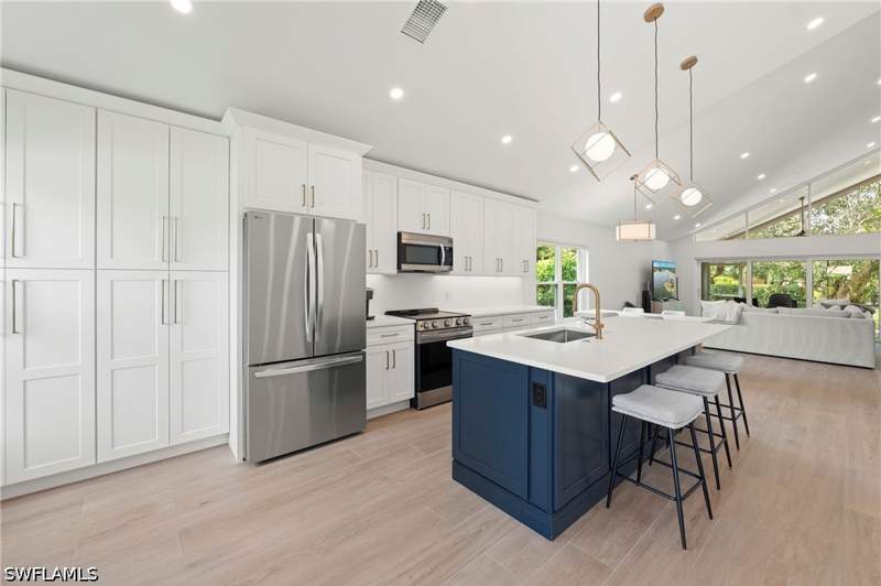 3 bedroom SingleFamilyResidence at 4775 Europa Dr, Corinthian Gardens At World, Naples — photo 2