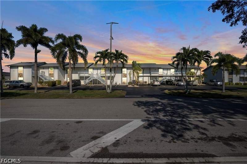 2 bedroom Condominium at 1521 SW 47th Ter 204, Southern Palms, Cape Coral — photo 2