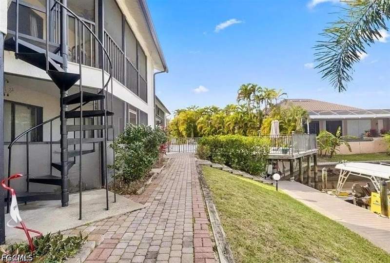2 bedroom Condominium at 1521 SW 47th Ter 204, Southern Palms, Cape Coral — photo 4