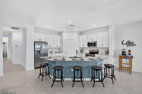 12051 Santaluz Dr 201, Fort Myers FL - photo 8 of 39
