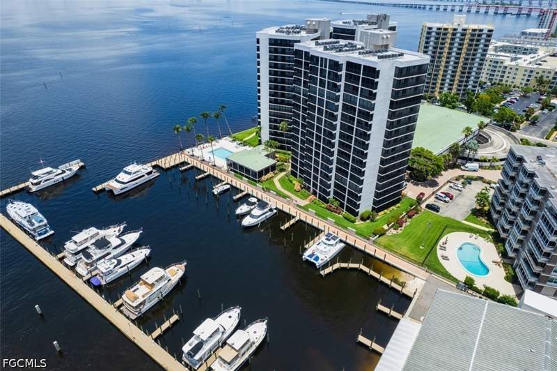 1 bedroom Condominium at 1900 Virginia Ave 102, Pointe Royale, Fort Myers — photo 4