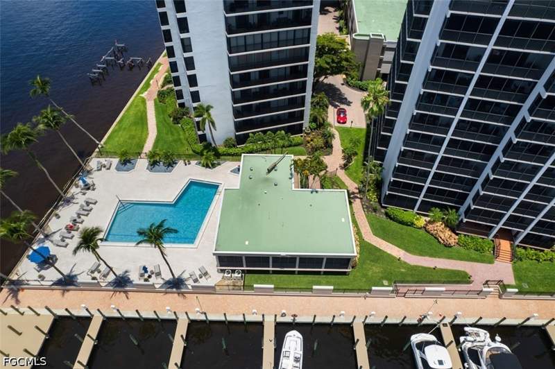 1 bedroom Condominium at 1900 Virginia Ave 102, Pointe Royale, Fort Myers — photo 5