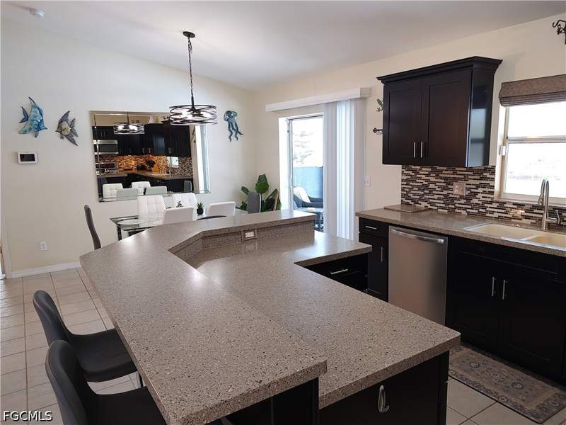 3 bedroom SingleFamilyResidence at 2919 SW 25th St, Cape Coral, Cape Coral — photo 4
