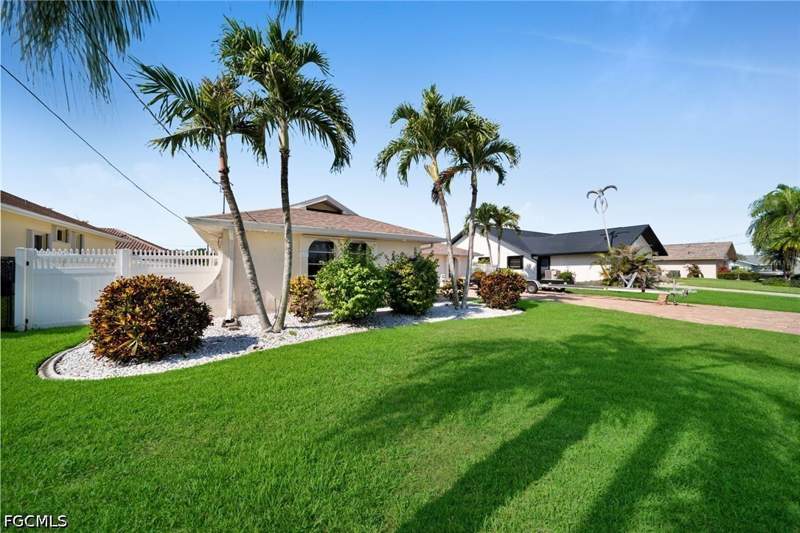 3 bedroom SingleFamilyResidence at 1220 SW 54th Ln, Cape Coral, Cape Coral — photo 3