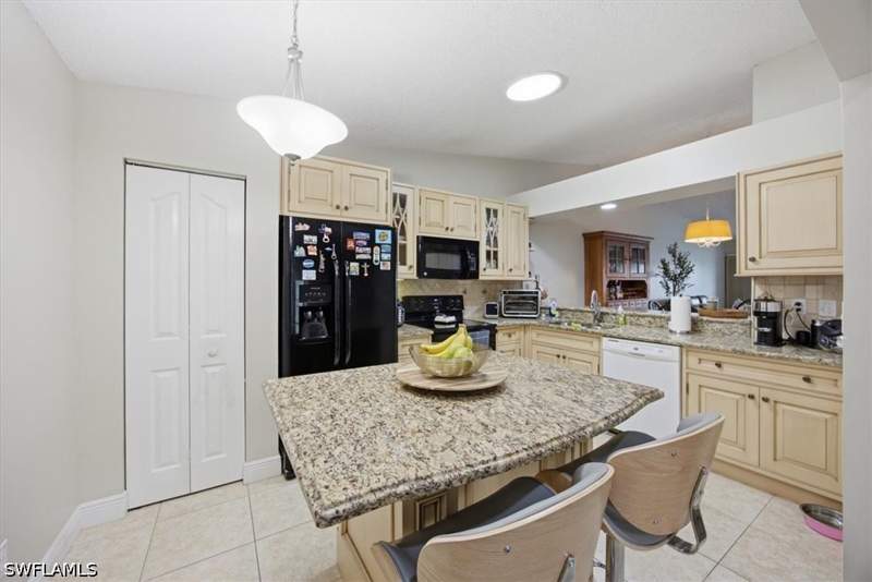 3 bedroom Condominium at 905 New Waterford Dr 204, New Waterford, Naples — photo 3