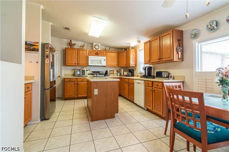 2 bedroom ManufacturedHome at 19876 Frenchmans Ct, Pine Lakes Country Club, North Fort Myers — photo 4