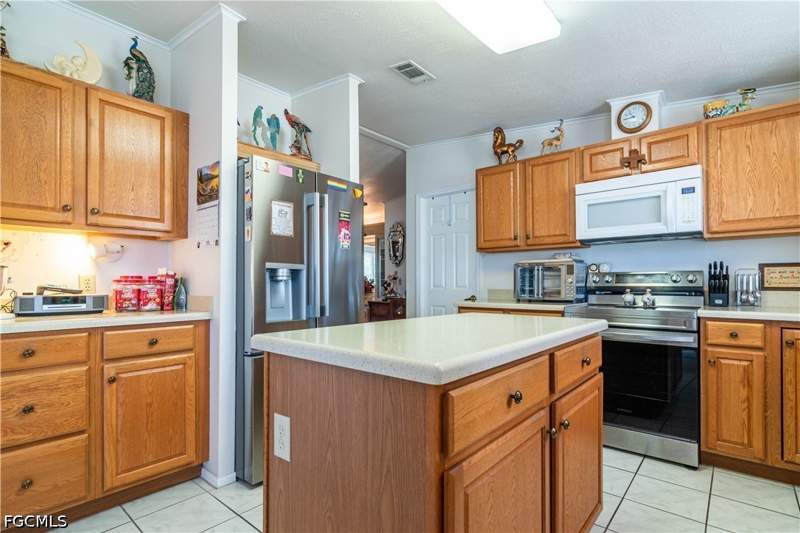 2 bedroom ManufacturedHome at 19876 Frenchmans Ct, Pine Lakes Country Club, North Fort Myers — photo 5