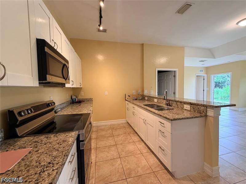 6 bedroom Attached at 4434 - 4436 29th St SW, Lehigh Acres, Lehigh Acres — photo 5