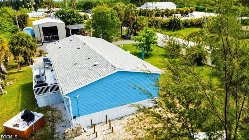 3 bedroom ManufacturedHome at 11830 Scallop Dr 850, Cape Coral, Cape Coral — photo 2