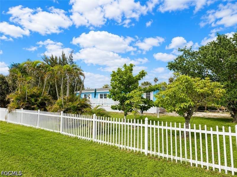 3 bedroom ManufacturedHome at 11830 Scallop Dr 850, Cape Coral, Cape Coral — photo 4