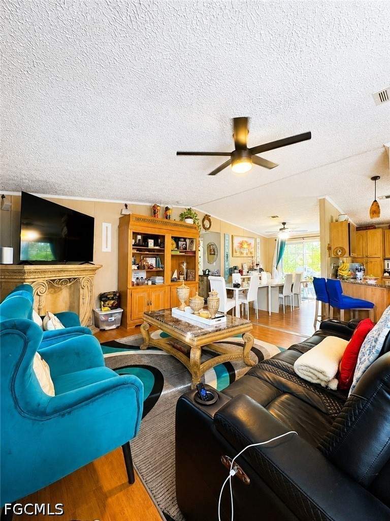 3 bedroom ManufacturedHome at 11830 Scallop Dr 850, Cape Coral, Cape Coral — photo 5