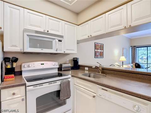 3323 Olympic Dr 716, Naples FL - photo 6 of 33