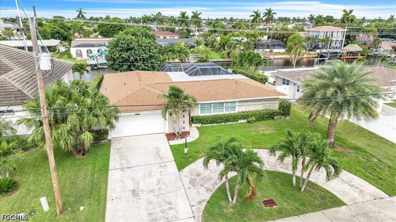 4 bedroom SingleFamilyResidence at 5027 Pelican Blvd, Cape Coral, Cape Coral — photo 2