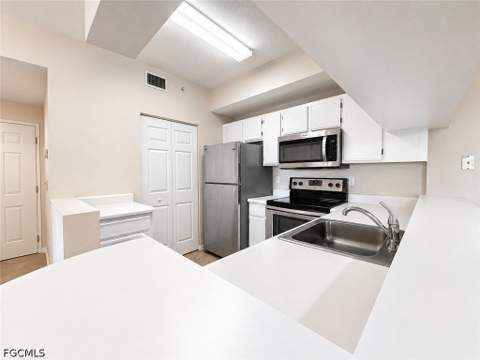 6490 Aragon Way 303, Fort Myers FL - photo 7 of 35