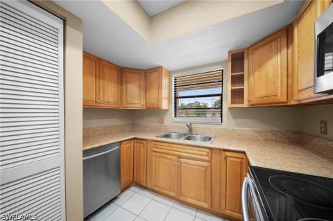 195 Cypress Way E 8, Naples FL - photo 15 of 37