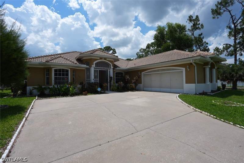 4 bedroom SingleFamilyResidence at 219 Columbus Ave, Lehigh Acres, Lehigh Acres — photo 3
