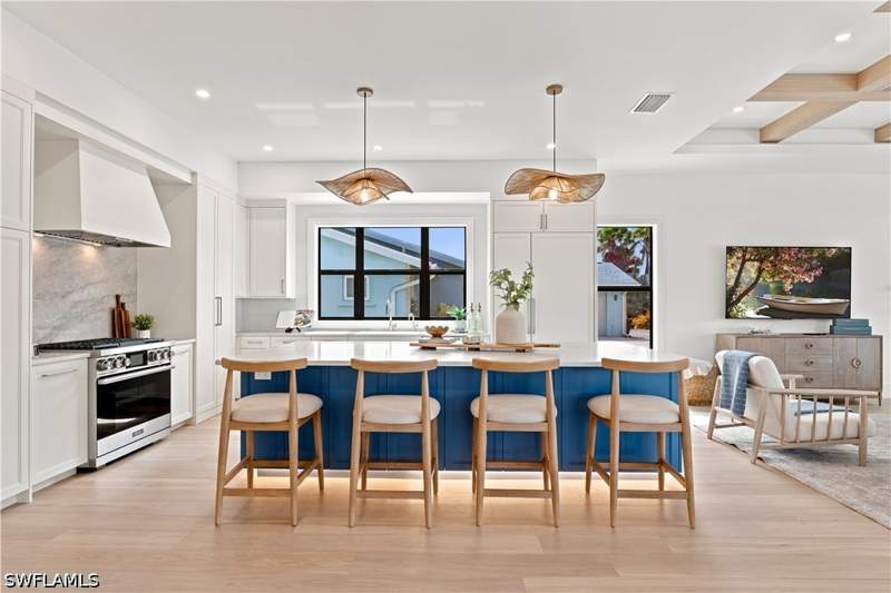 4 bedroom SingleFamilyResidence at 2200 11th St N, Sun Terrace, Naples — photo 3