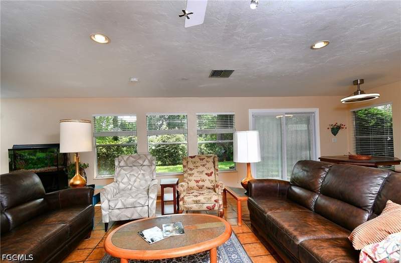 4 bedroom SingleFamilyResidence at 318 Fifth Ave, Lehigh Acres, Lehigh Acres — photo 3
