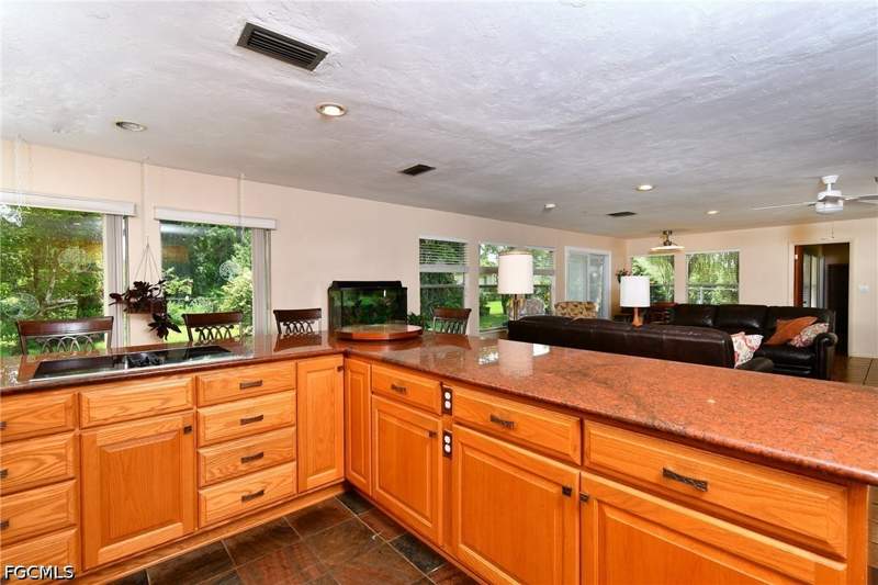 4 bedroom SingleFamilyResidence at 318 Fifth Ave, Lehigh Acres, Lehigh Acres — photo 4