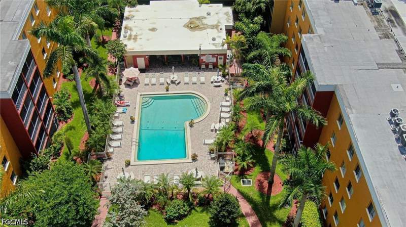 2 bedroom Condominium at 2366 E Mall Dr 414, Towers Condo, Fort Myers — photo 4