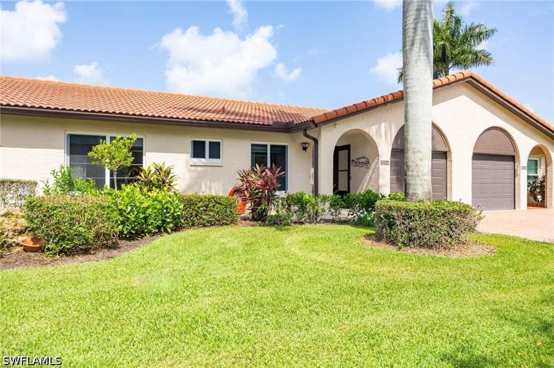 2 bedroom Attached at 1034 Forest Lakes Dr 10C, Forest Lakes, Naples — photo 4