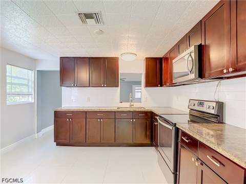 19330 Meredith Rd, North Fort Myers FL - photo 9 of 50