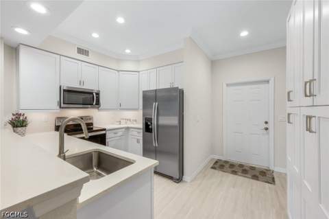 1137 Winding Pines Cir 106, Cape Coral FL - photo 7 of 33