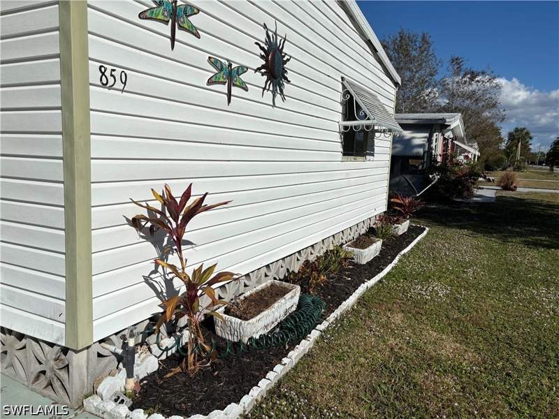 2 bedroom ManufacturedHome at 859 Manatee Rd, Riverwood, Naples — photo 3
