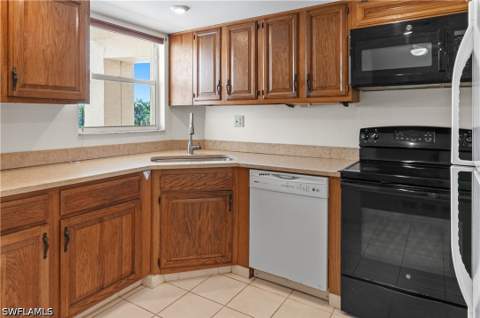 21 High Point Cir E 305, Naples FL - photo 13 of 49