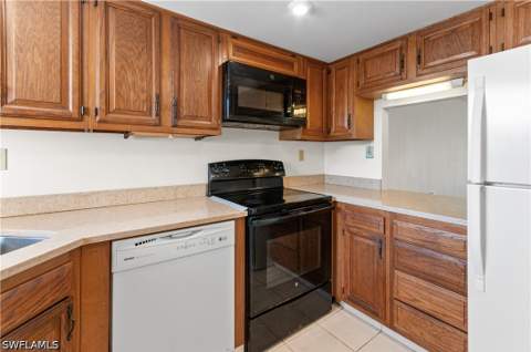 21 High Point Cir E 305, Naples FL - photo 14 of 49