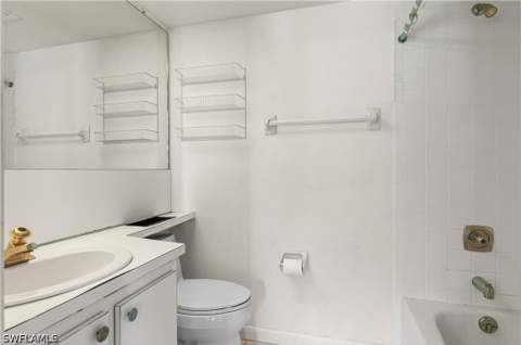 21 High Point Cir E 305, Naples FL - photo 17 of 49