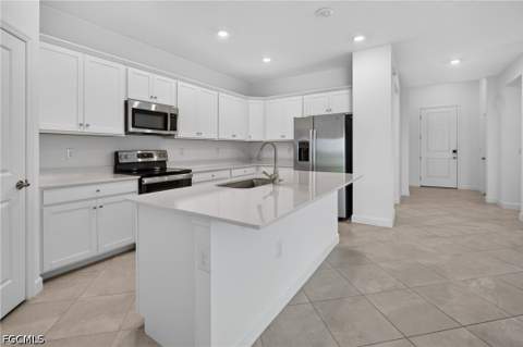 9156 Leatherwood Loop, Lehigh Acres FL - photo 12 of 35