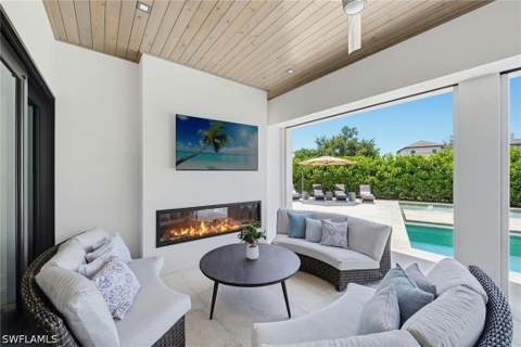692 Banyan Blvd, Naples FL - photo 8 of 27