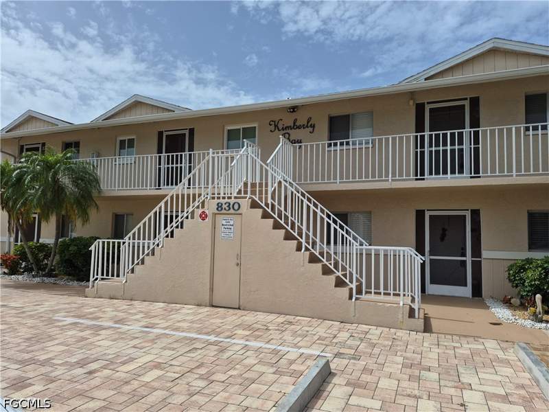 2 bedroom Condominium at 830 SW 48th Ter 3, Kimberly Bay Condo, Cape Coral — photo 2