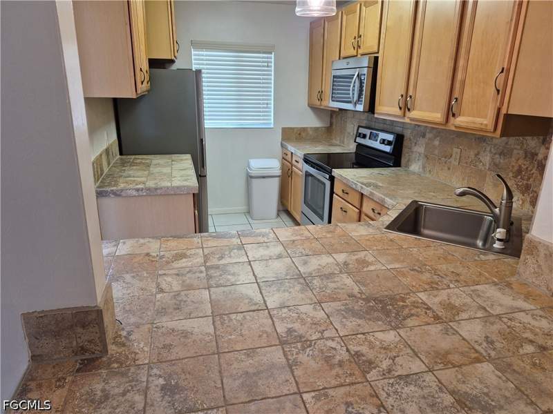 2 bedroom Condominium at 830 SW 48th Ter 3, Kimberly Bay Condo, Cape Coral — photo 4