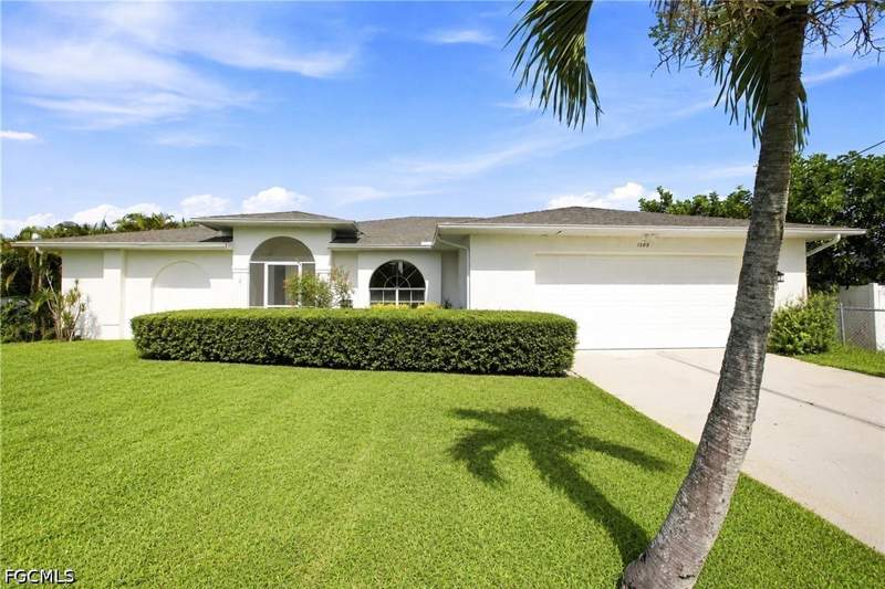 4 bedroom SingleFamilyResidence at 1508 SE 5th Ct, Cape Coral, Cape Coral — photo 2