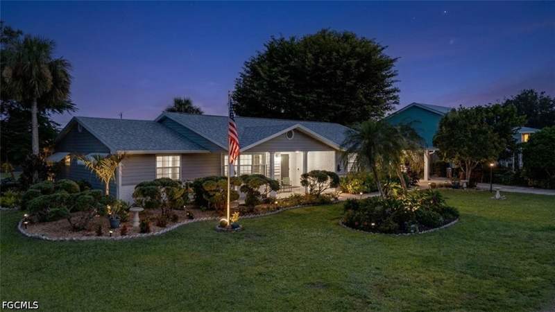3 bedroom SingleFamilyResidence at 94 Gold Key Ct, Willard Hill Subd, North Fort Myers — photo 2