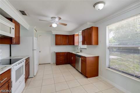 8484 Cypress Dr N, Fort Myers FL - photo 6 of 21