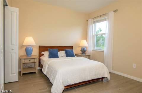 2433 Avocado Ln, Naples FL - photo 14 of 37