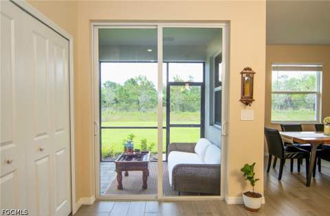 2433 Avocado Ln, Naples FL - photo 16 of 37