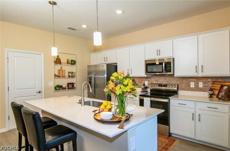 5 bedroom SingleFamilyResidence at 2433 Avocado Ln, Groves At Orange Blossom, Naples — photo 2