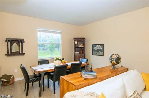 2433 Avocado Ln, Naples FL - photo 6 of 37