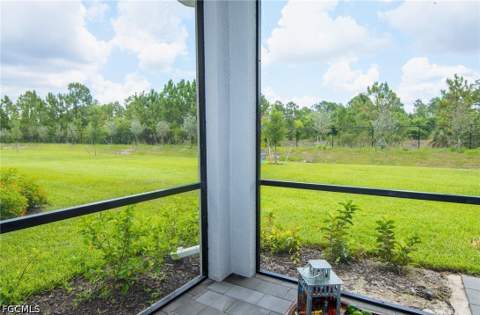2433 Avocado Ln, Naples FL - photo 7 of 37