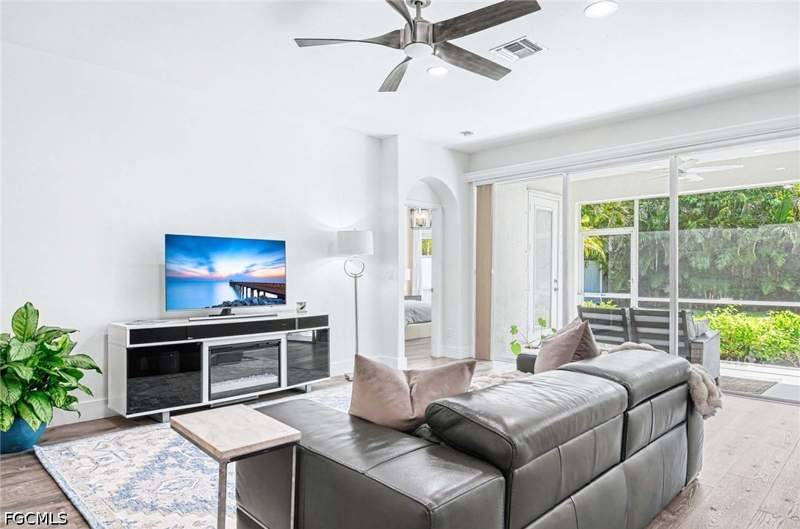 3 bedroom SingleFamilyResidence at 8324 Laurel Lakes Blvd, Laurel Lakes, Naples — photo 4