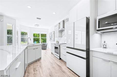 8324 Laurel Lakes Blvd, Naples FL - photo 9 of 21
