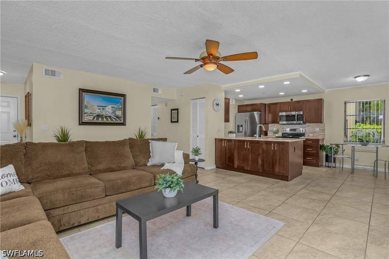 2 bedroom Condominium at 4112 SE 19th Pl 104, River View Villas, Cape Coral — photo 4