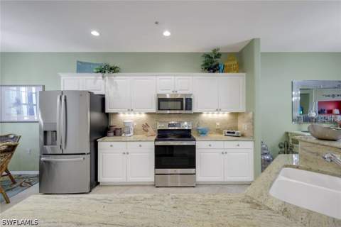 4864 Hampshire Ct 203, Naples FL - photo 10 of 38